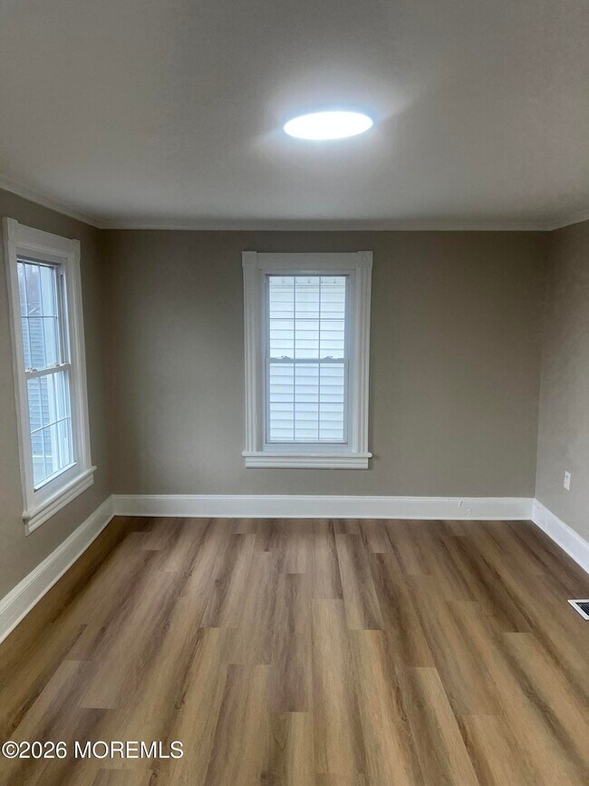 Building Photo - 133 Leonard Ave