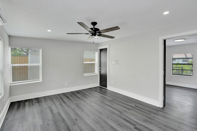 Building Photo - 234 NE 14th Ave