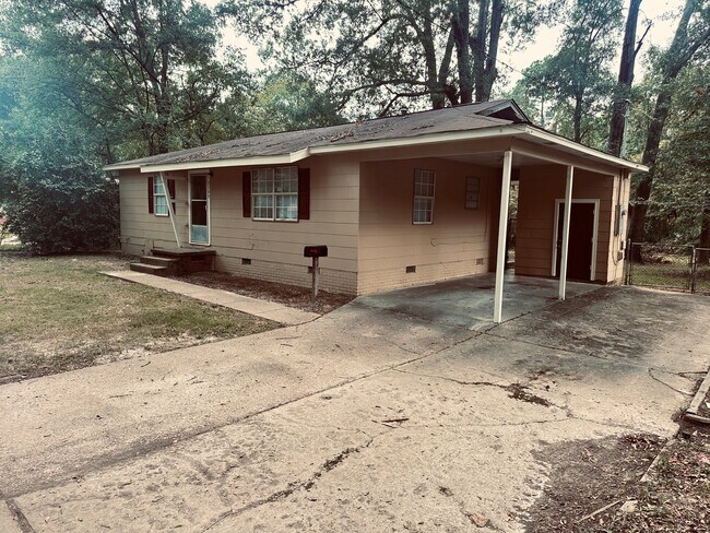 Building Photo - 3145 Woodview Dr