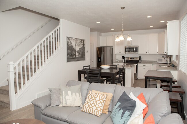Open Concept First Floor living - 3013 South Red Pine Drive