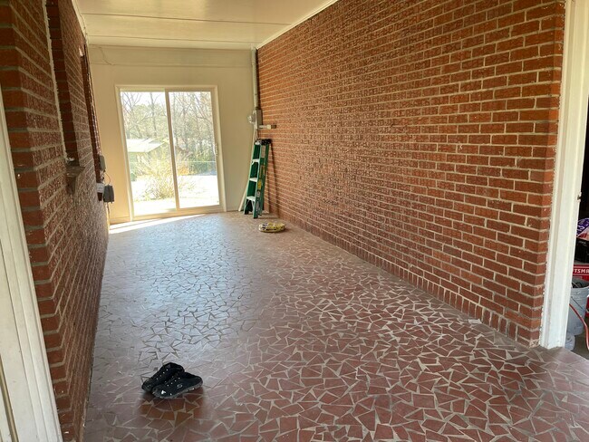 Walkway - 2203 2nd St NE