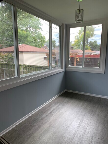 Building Photo - 8109 S Dorchester Ave