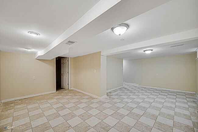 Building Photo - 15231 Waterman Dr