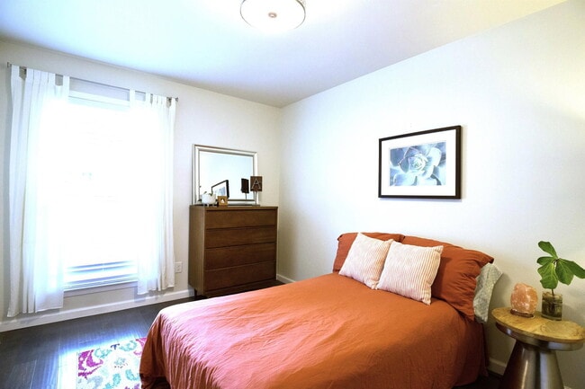 Building Photo - 2815 Inridge Dr