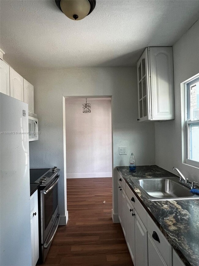 Building Photo - 707 N J St