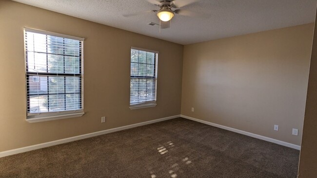 Building Photo - SPACIOUS TWO STORY 3 BED/2.5 BATH WITH FEN...