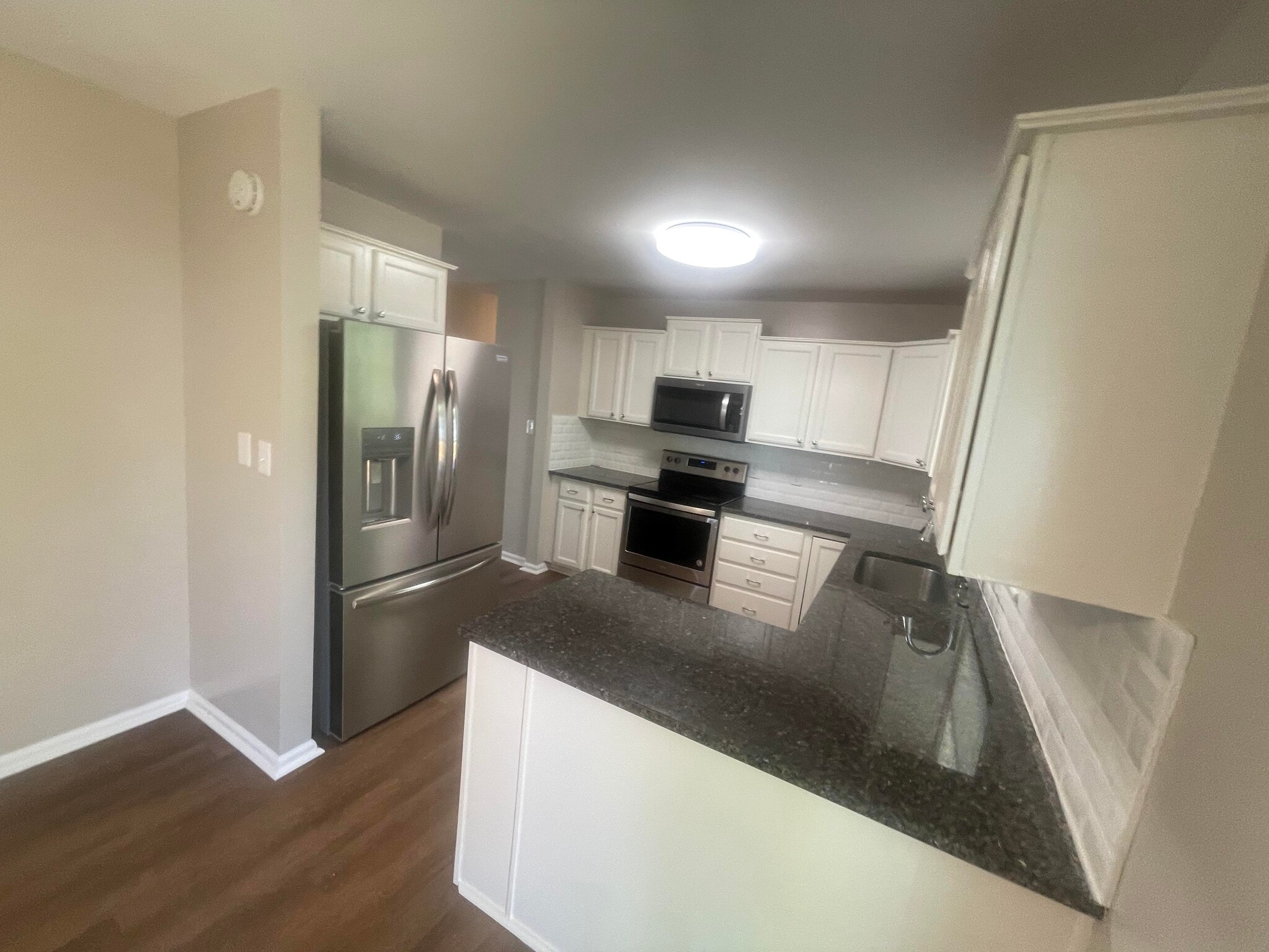 Building Photo - 221 Fallsway Ln