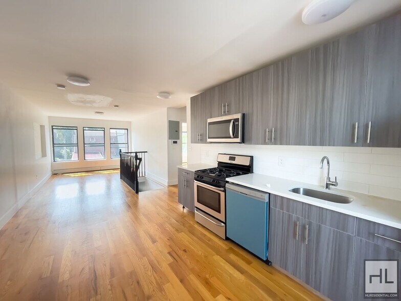 Building Photo - Spacious Bushwick 2 Bed 1-Bath / Great Loc...