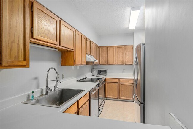 Building Photo - Beachfront Condo with Ocean Views and Acce...