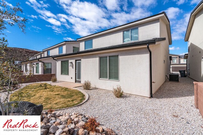 Building Photo - Spacious 4 Bedroom Home Near Hiking Trails