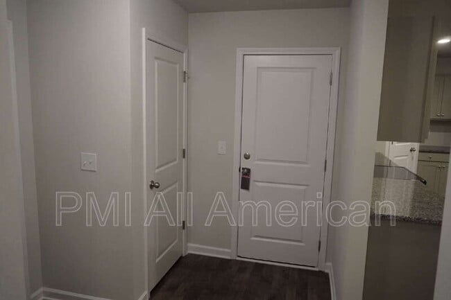 Building Photo - 289 Greenbay St