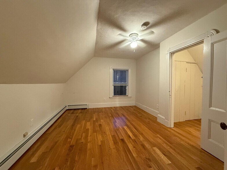Building Photo - 62A Willow Ave