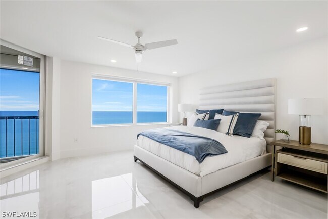 Building Photo - 8171 Bay Colony Dr