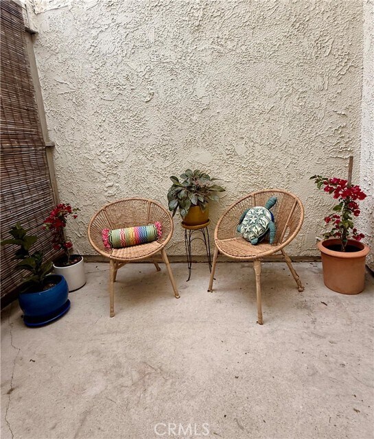 Building Photo - 11738 Moorpark St