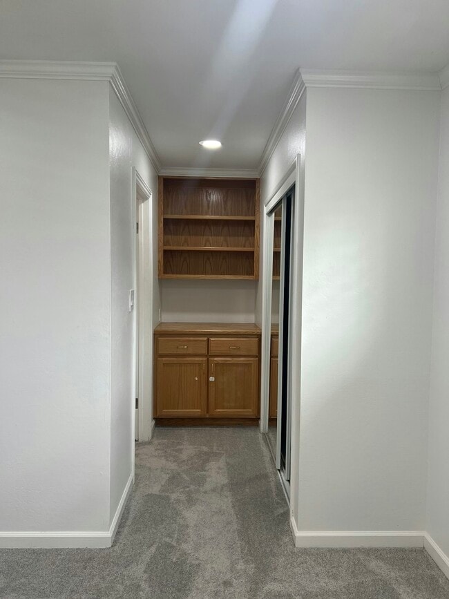 Building Photo - 40458 Landon Ave