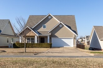 Building Photo - 1501 NE Dysart Woods Ln