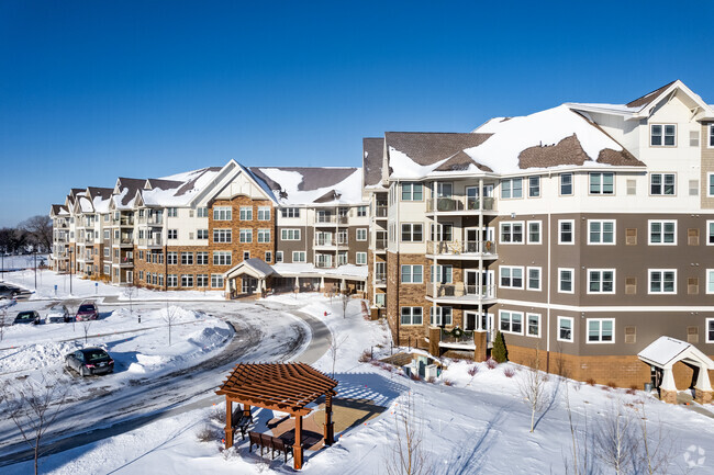 Primary Photo - Applewood Pointe at Mississippi Crossings