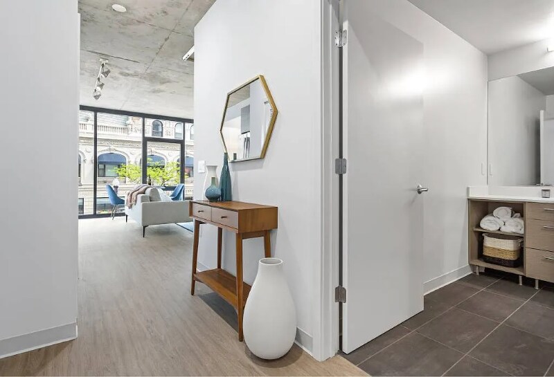 Building Photo - 4577 N Sheridan Rd