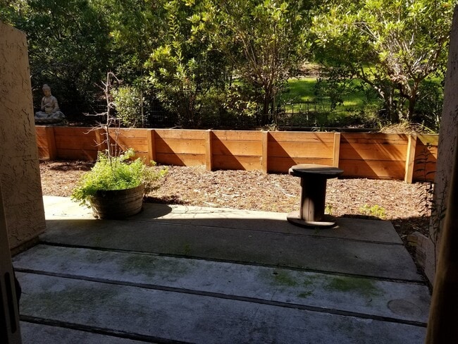 Building Photo - One Bedroom Unit in Sharon Park Neighborho...