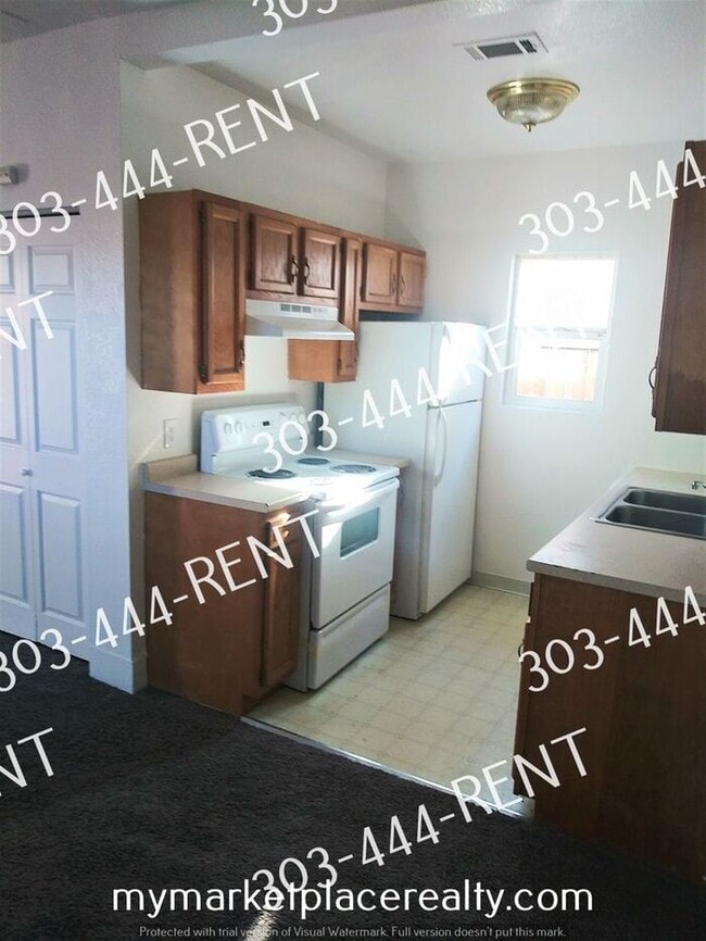 Building Photo - 2 Bedroom 1 Bath Denver - Centrally Located!