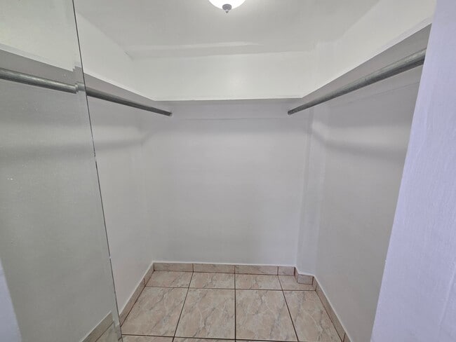 Building Photo - 120 ROYAL PALM Rd