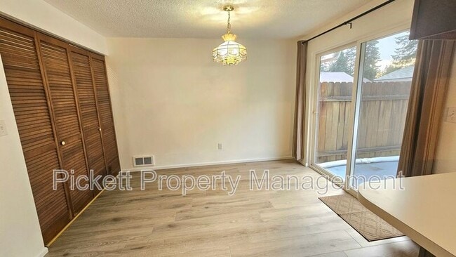 Building Photo - 2870 SE Colusa Ave