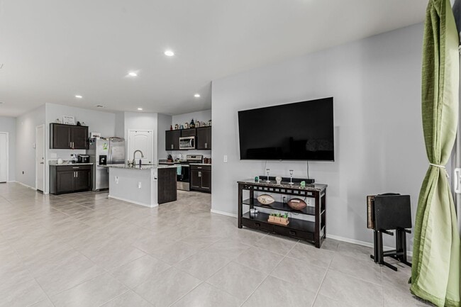 Building Photo - 5 Bedroom home in Maricopa