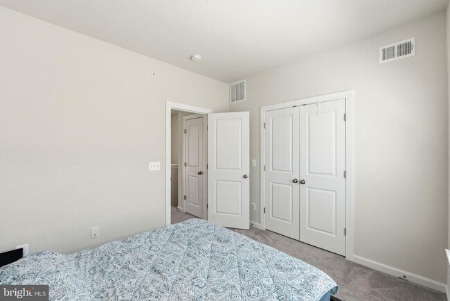 Building Photo - 16122 Columbus Ave