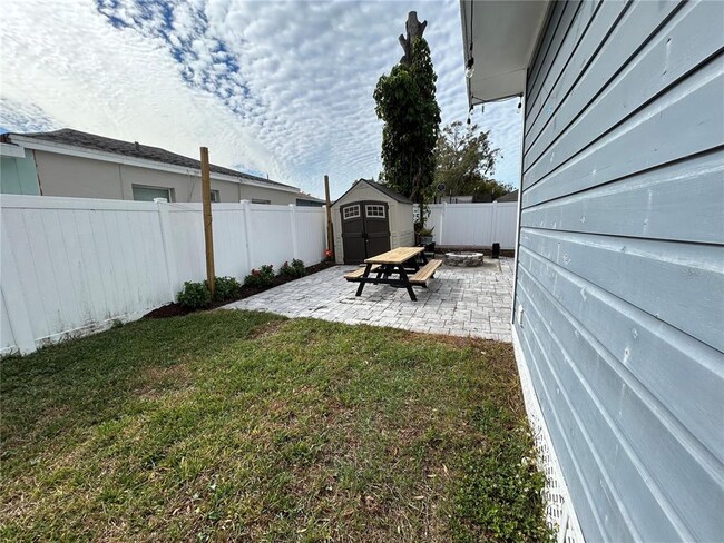 Building Photo - 2108 W Powhatan Ave