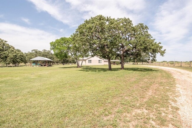 Building Photo - 2205 Co Rd 122