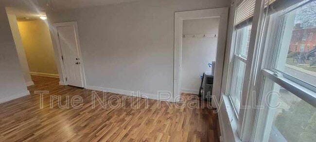 Building Photo - 1683 1/2 Oak Street