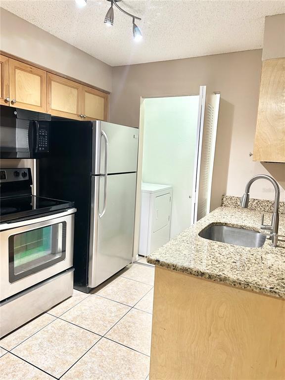 Building Photo - 1055 S Hiawassee Rd