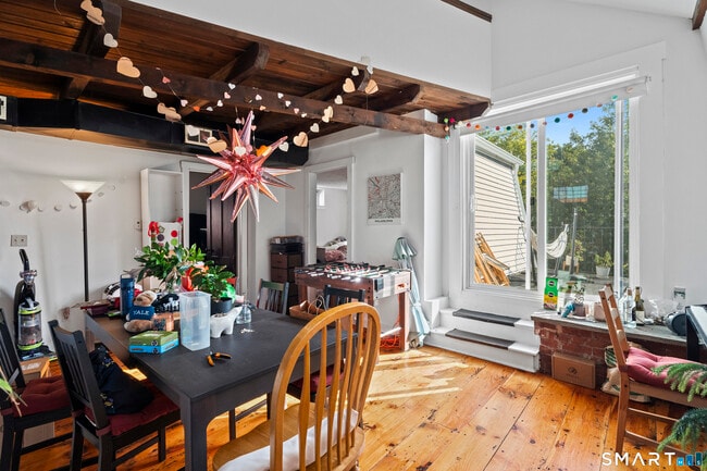 Building Photo - 251 Lawrence St