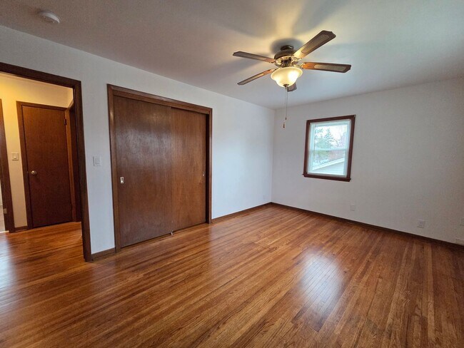 Building Photo - W 2nd St 1408-1410