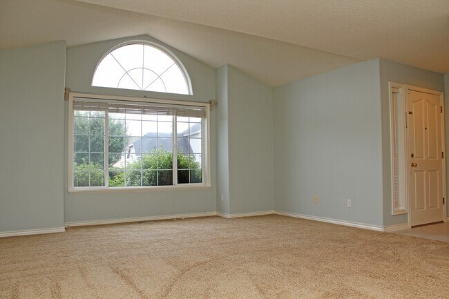 Building Photo - 15040 SE Lostine Dr