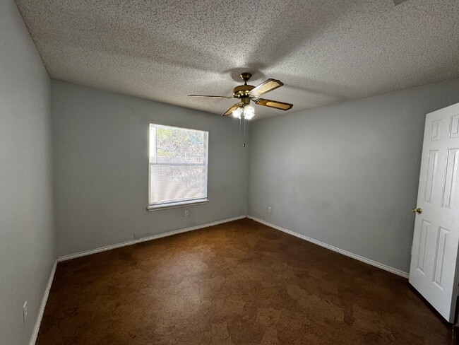 Building Photo - Duplex Across The Street From Park & Minut...