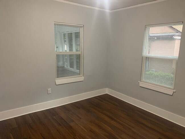Building Photo - Remodeled Bungalow Ready to Rent $1425