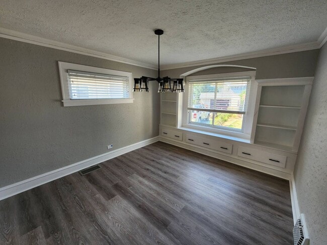 Building Photo - Newly Renovated 3-Bedroom Property in Prim...