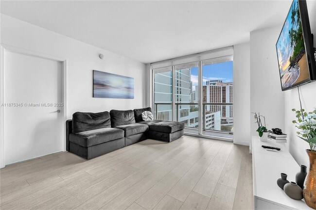 Building Photo - 500 Brickell Ave