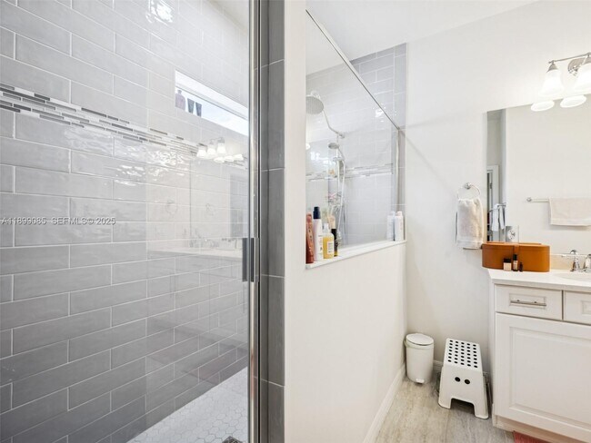 Building Photo - 4325 Large Leaf Ln