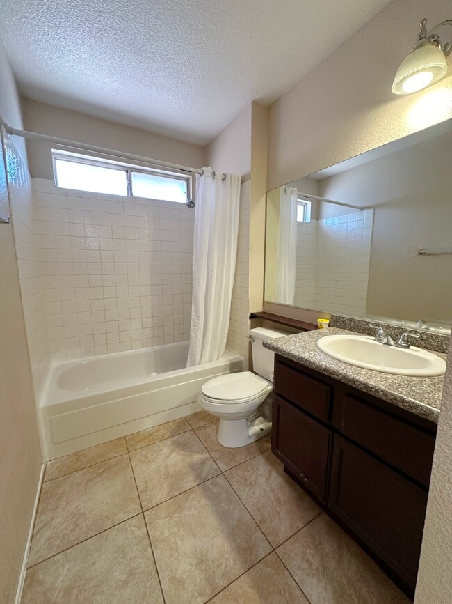 Building Photo - 2321 Valley Dr