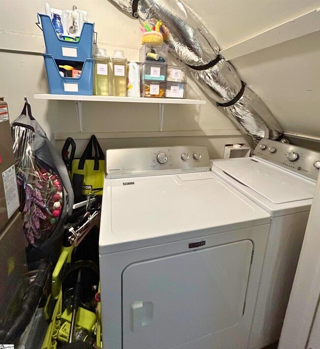 Building Photo - 605 University Ridge