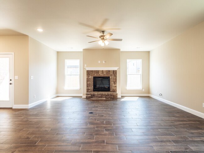 Building Photo - 2101 Wildflower Dr