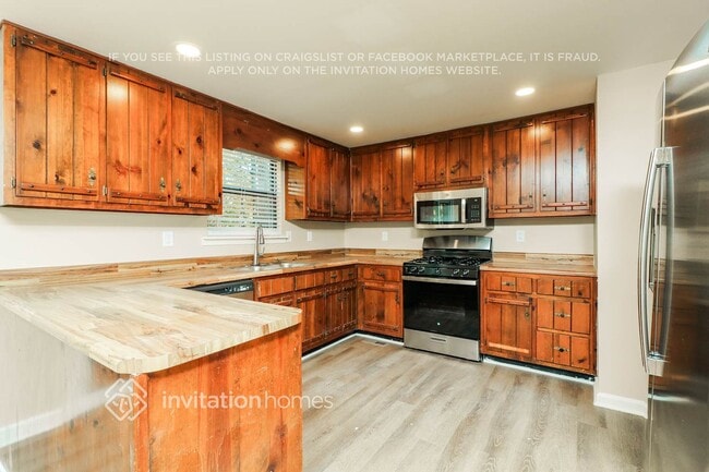 Building Photo - 6118 Pine Dale Ln