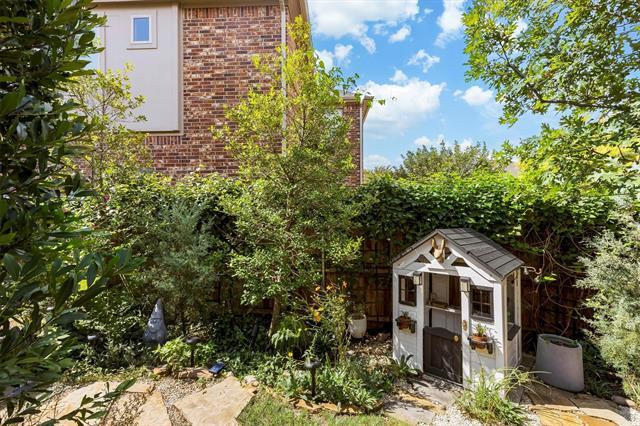 Building Photo - 4520 Del Rey Ave