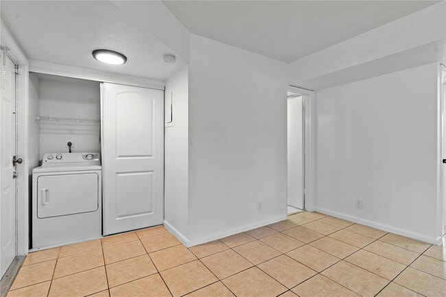 Building Photo - 11632 NW 26th Ct