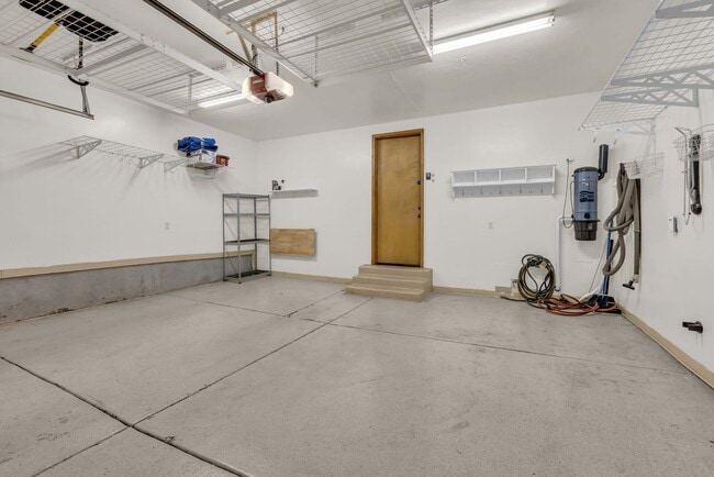 Building Photo - Canyon Links Townhome