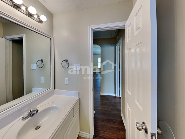 Building Photo - 18491 Sunrise Pines Dr