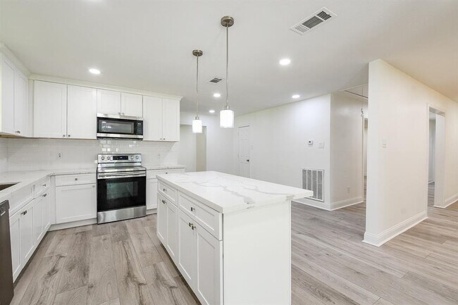 Building Photo - 527 FM 787