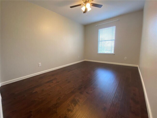 Building Photo - 141 Ruby Lake Dr